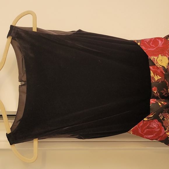 Tahari Party Dress - Picture 3 of 9